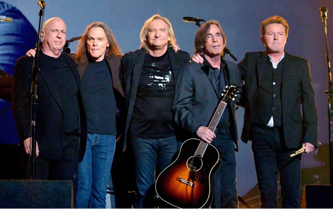 Əfsanəvi rok qrupu səhnəni tərk edir - FOTO