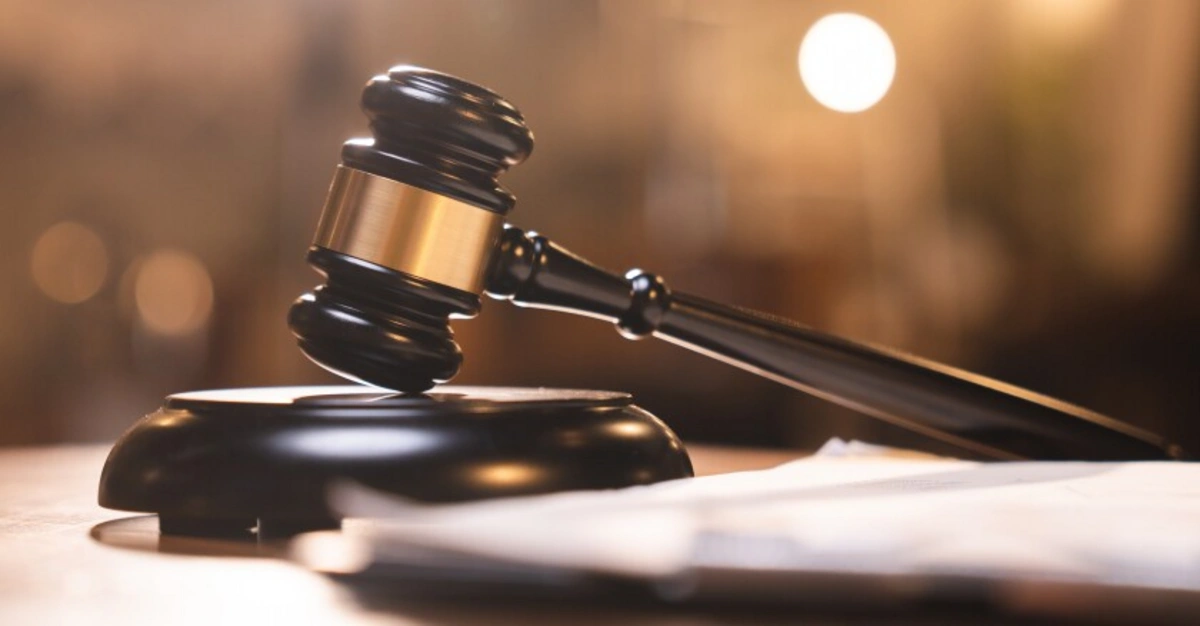 Во Франции пенсионера обвиняют в изнасиловании 89 несовершеннолетних в восьми странах