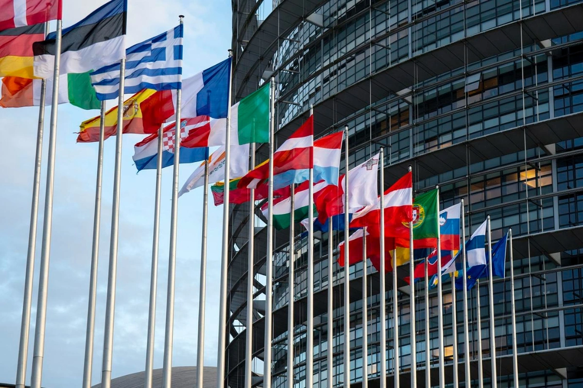 Avropa miqrantlara qapıları bağlayır? - Yeni sərt qaydalar qəbul edildi