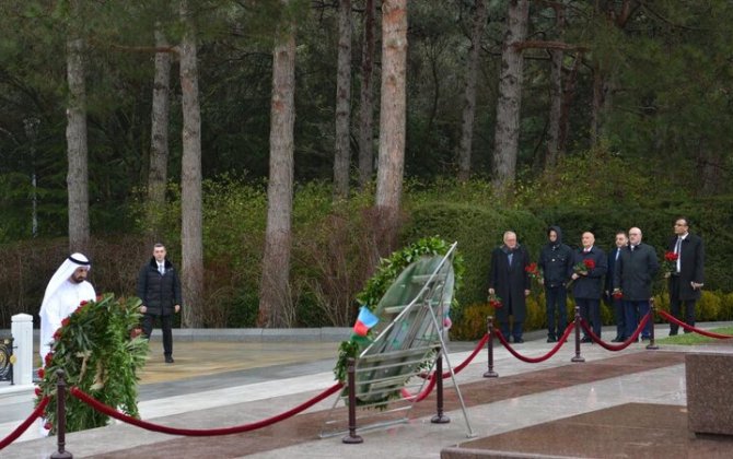 Ərəb Parlamentinin prezidenti Fəxri xiyabanı və Zəfər parkını ziyarət edib