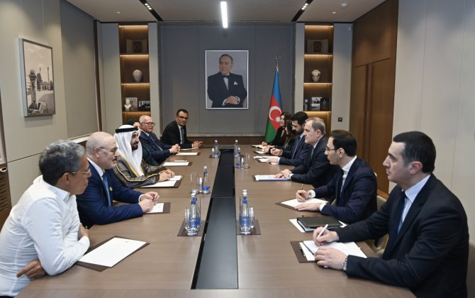 Ceyhun Bayramov Ərəb Parlamentinin prezidentinin başçılıq etdiyi nümayəndə heyəti ilə görüşüb