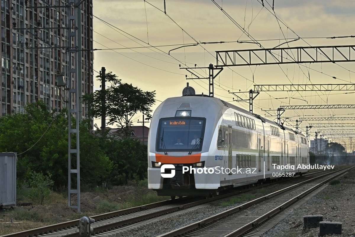 Следовавший по маршруту Баку - Сумгайыт поезд сбил пешехода