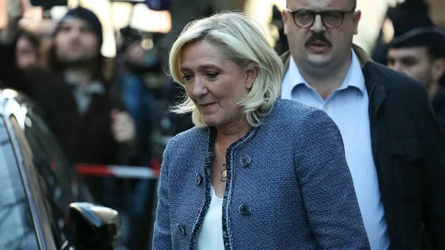 Ле Пен останется в стороне от президентской кампании во Франции до 7 июля