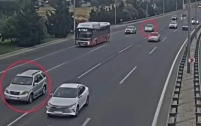 1889 texniki nasaz avtomobil yolda qaldı