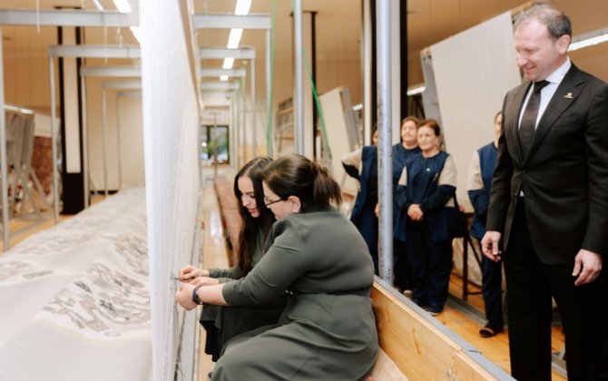 Leyla Əliyeva Şuşa məscidi üçün hazırlanmış dairəvi xalçanın kəsim mərasimində iştirak edib