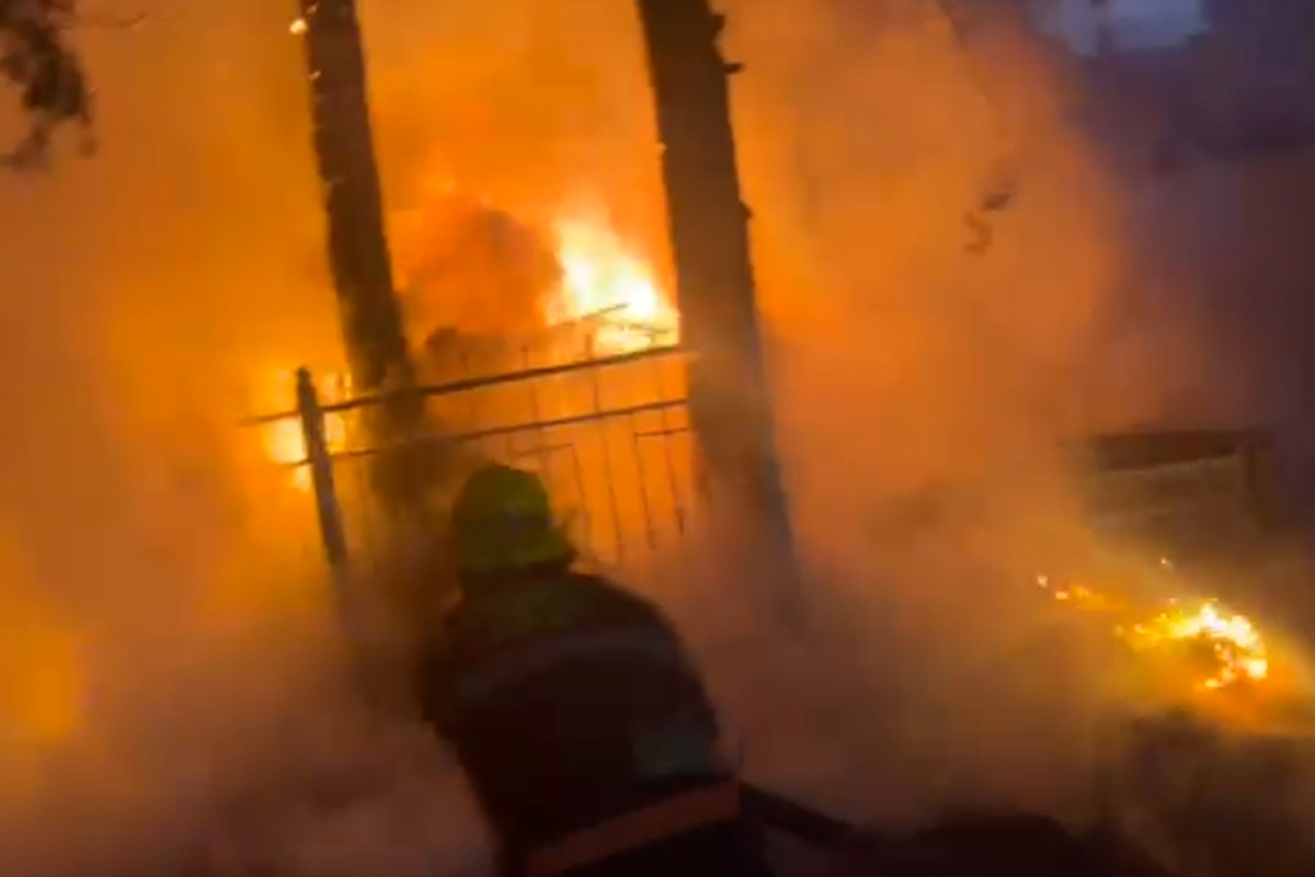 Sumqayıtda təmiri köşkündə yanğın olub - VİDEO