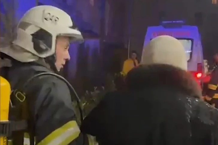 В Баку в жилом доме произошёл пожар