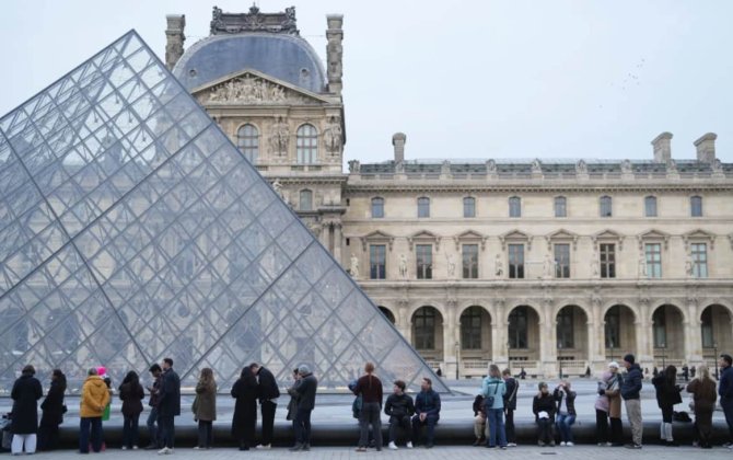 Во Франции задержаны 9 человек по подозрению в мошенничестве с билетами в Лувр