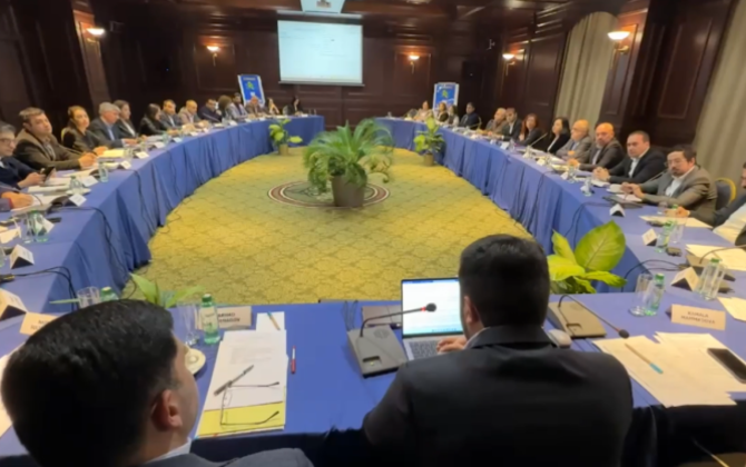 Azərbaycan nümayəndələri İrəvanda dəyirmi masada iştirak edir - VİDEO