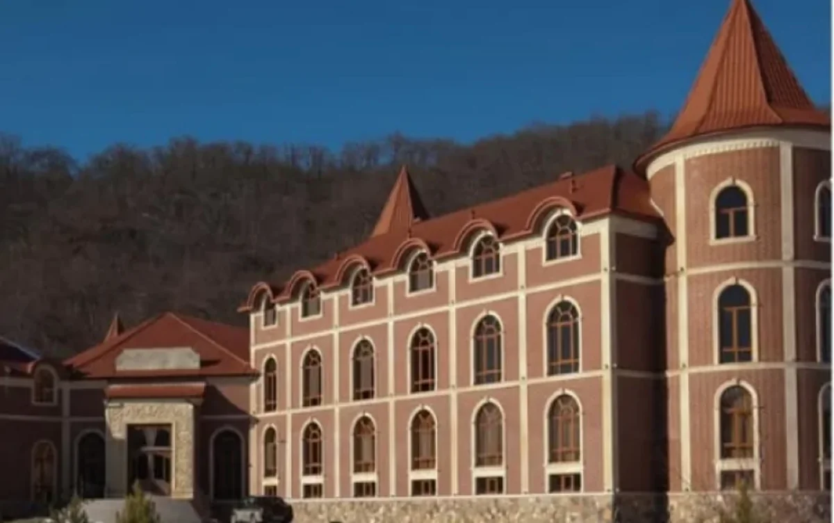 Человек, тело которого было найдено в отеле, оказался известным врачом-ОБНОВЛЕНО-ФОТО