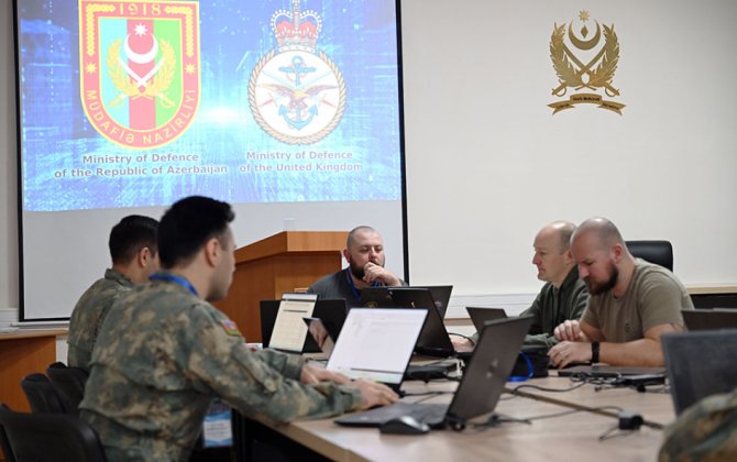 Азербайджанские и британские военные на учениях Defence Cyber Marvel 2026