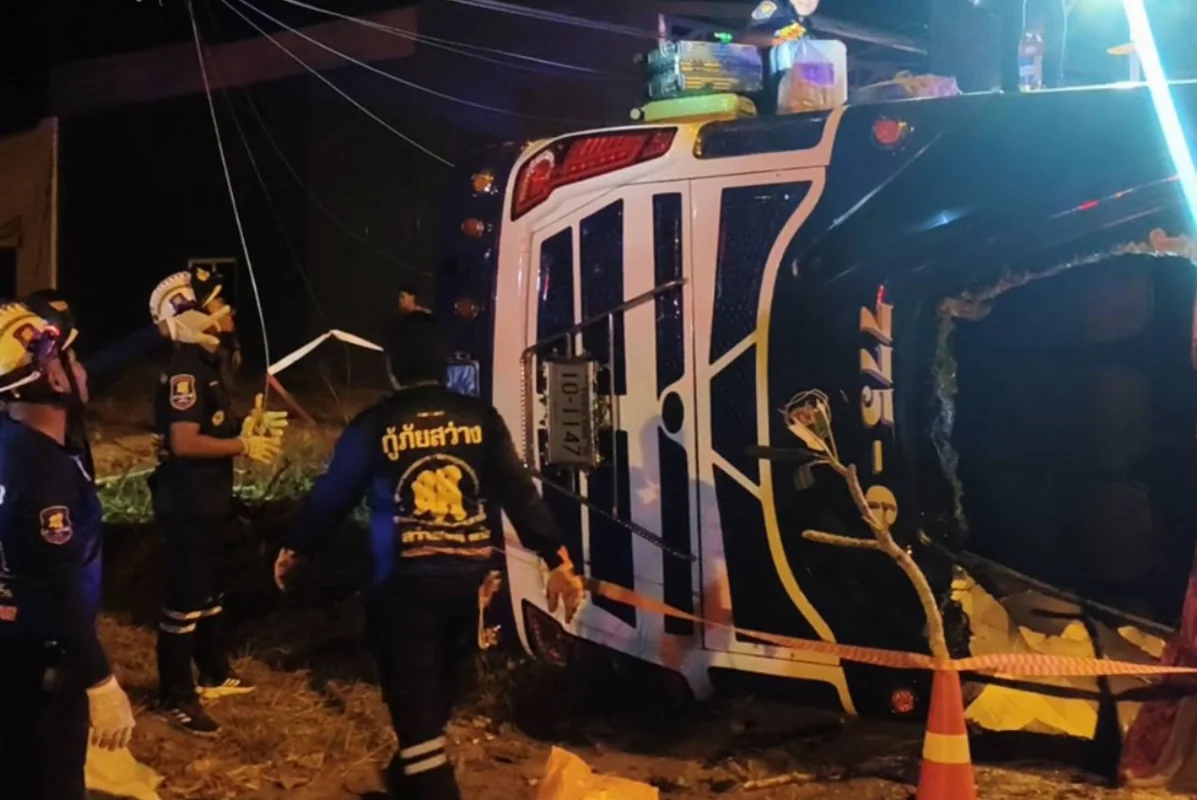 Tailandda avtobus aşıb, onlarla insan xəsarət alıb