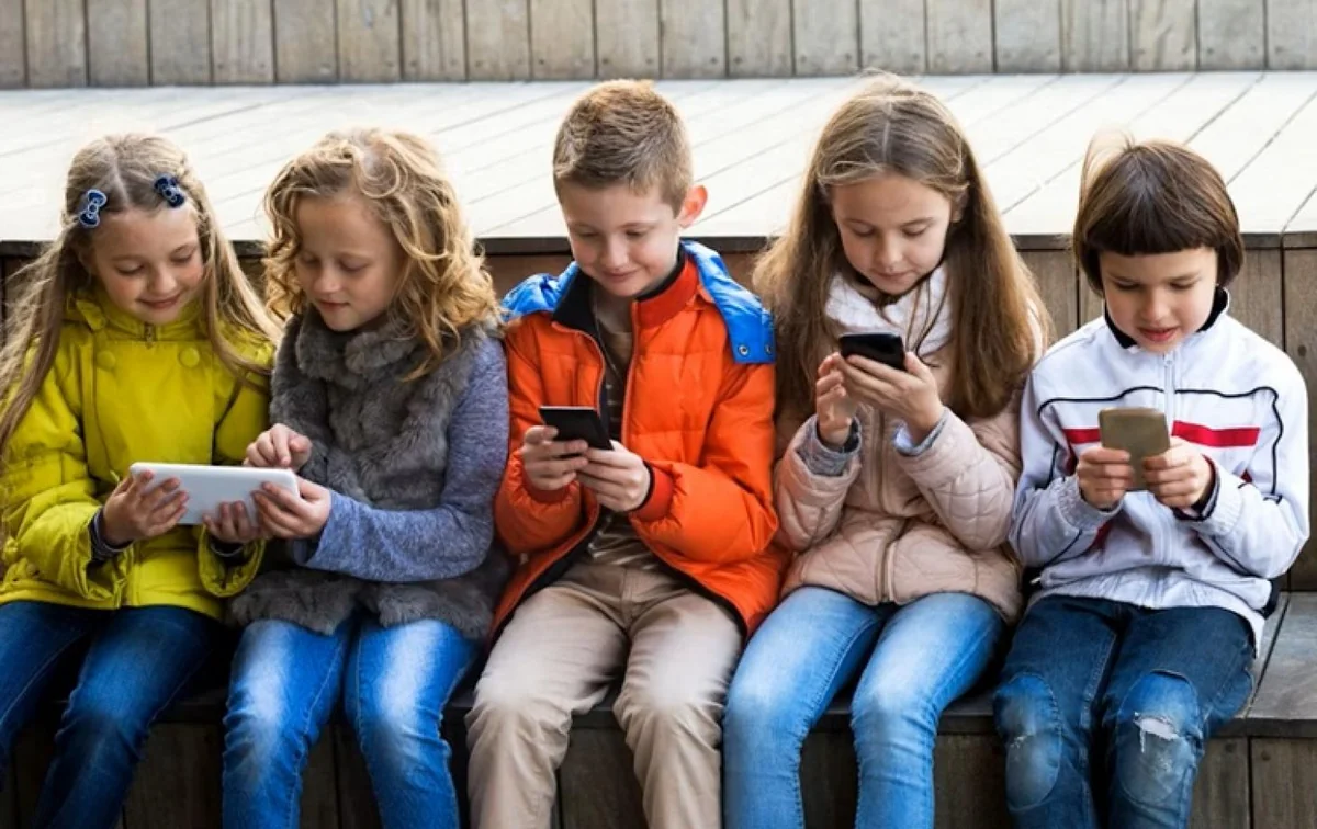 В Румынии заявили, что ЕС ограничит доступ молодежи к соцсетям