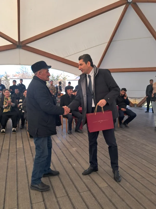 Ailələr mənzil başına çatdı, açarlar təqdim edildi - FOTOLAR