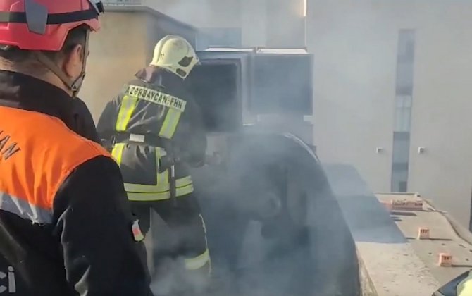 В Сумгайыте начался пожар в жилом доме