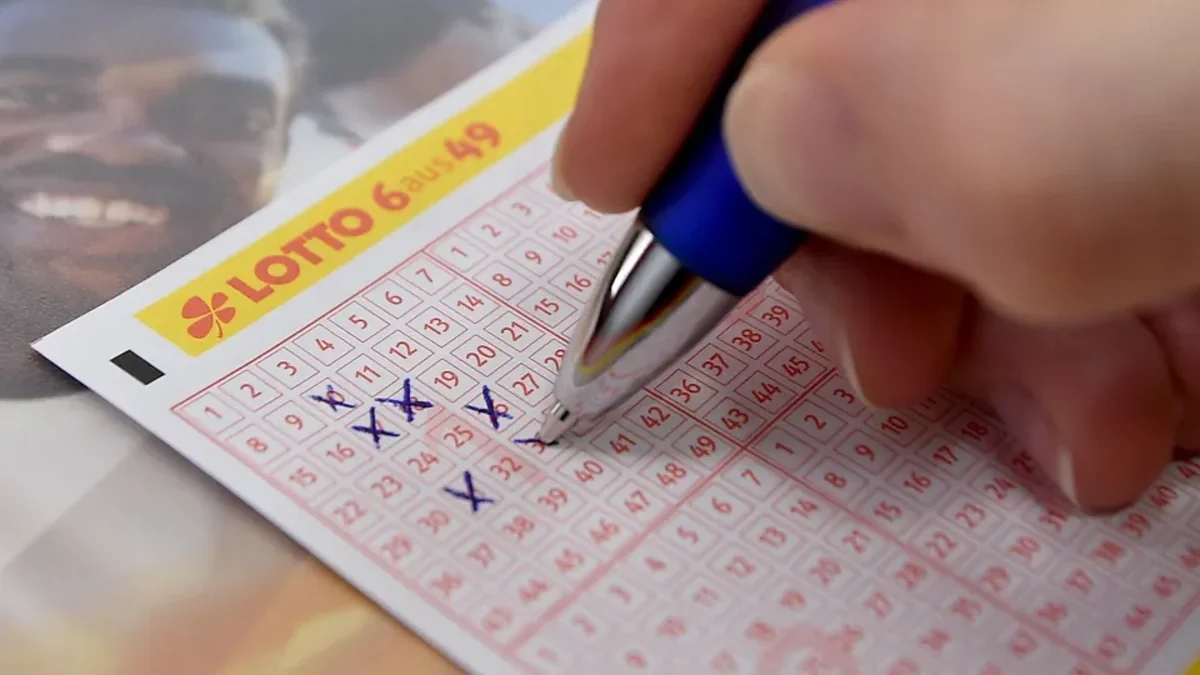 В США мужчина спустя 22 года участия в лотерее выиграл 3.5 млн долларов