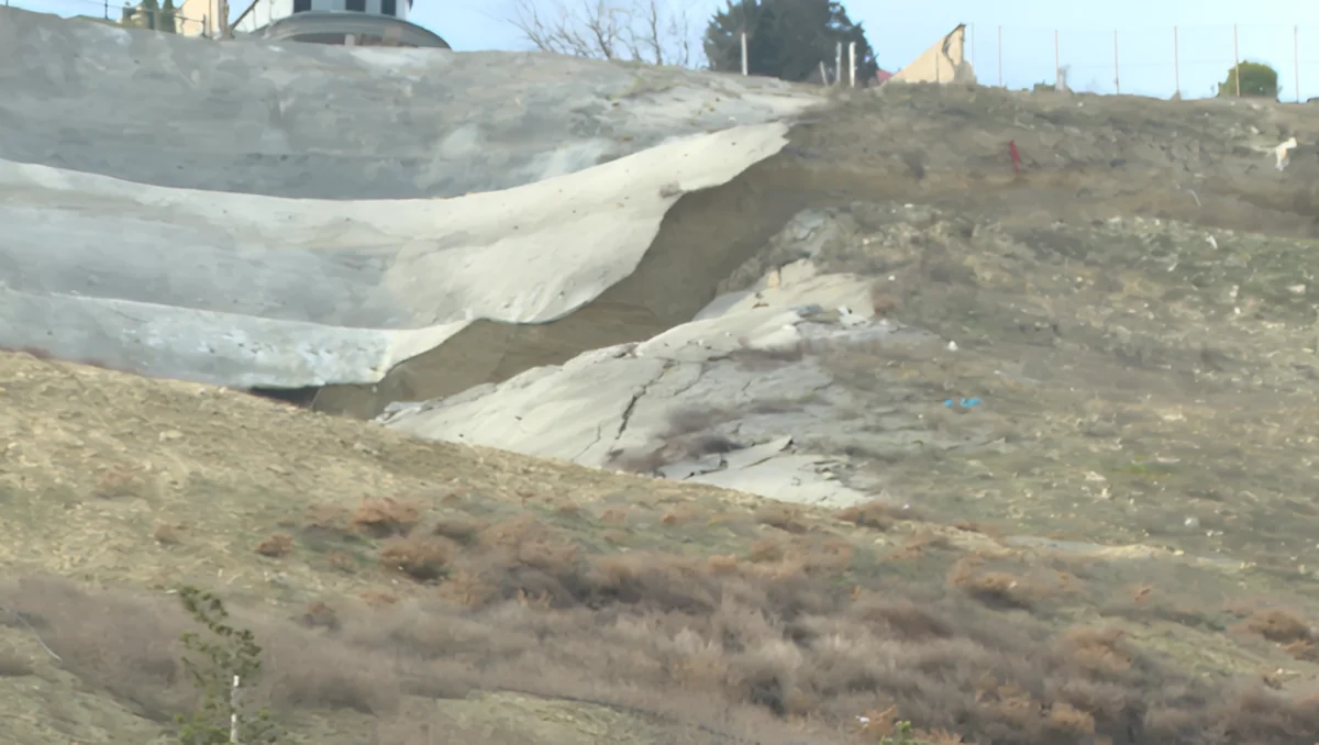 Bakıda torpaq sürüşməsi baş verib - VİDEO