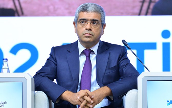 Nazir sədr müavinini işdən çıxardı - FOTO