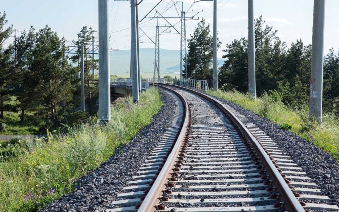 Dəmir yolu ətrafındakı tikililər təhlükəsizlik riskini artırır - VİDEO
