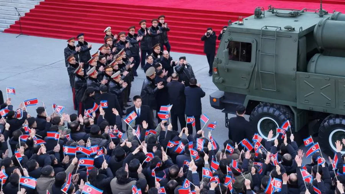 Kim Çen In yeni raketlərini 