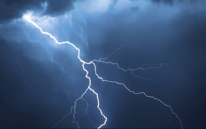 Молния ударила в солдата на военной базе-ВИДЕО