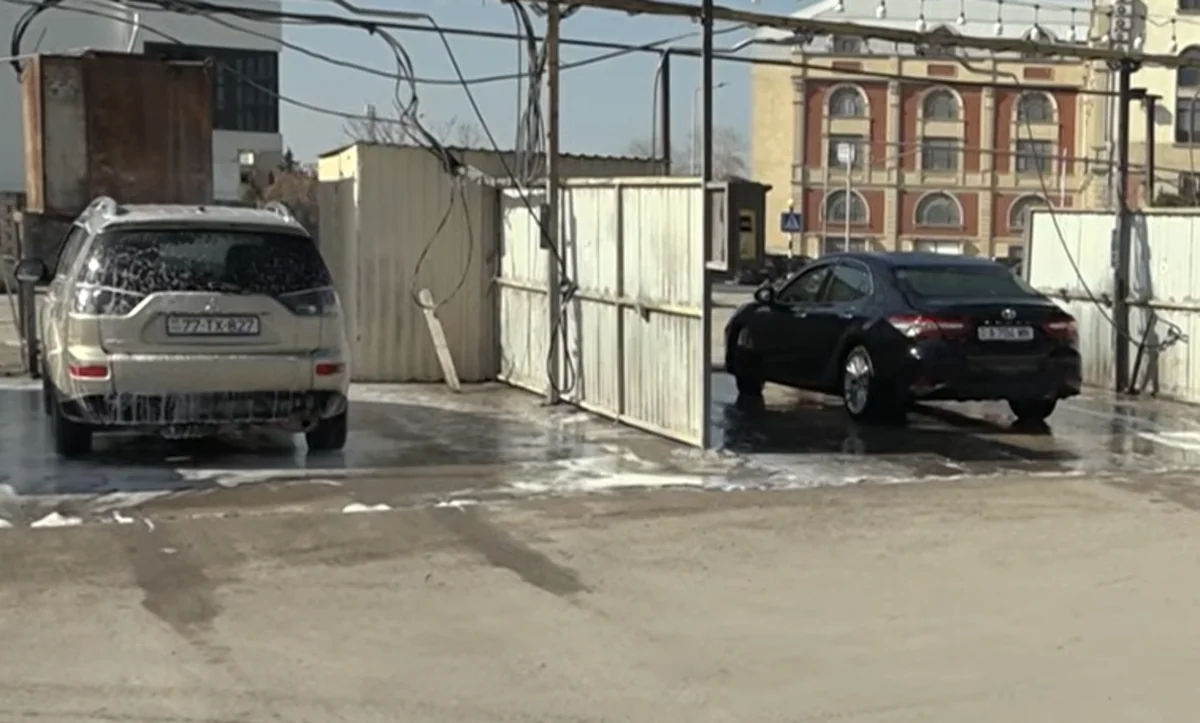 Tonlarla su israf olunur: Paytaxtda 50 qəpiklik avtoyuma xidmətləri araşdırıldı - VİDEO