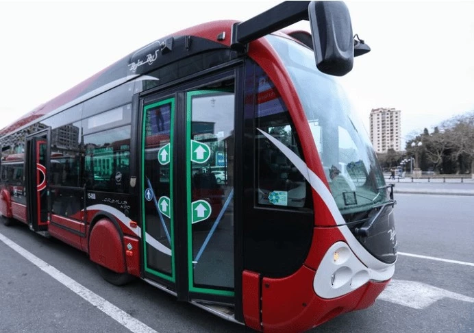 В Баку автобусы стали курсировать по новому маршруту