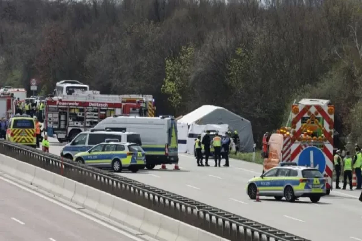 В Берлине в ДТП с автобусом пострадали не менее 12 человек