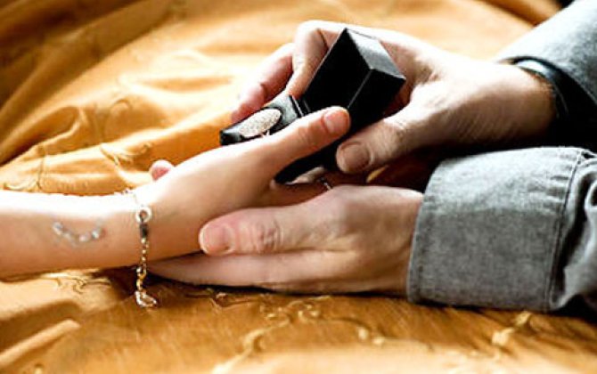 Hamı bu evlilik təklifindən DANIŞIR - VİDEO