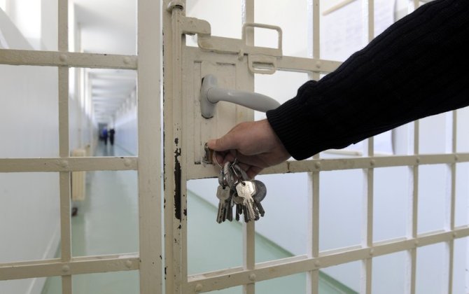 Abşeronda gənci məhəllədə arvadını öpdüyü üçün bıçaqladılar