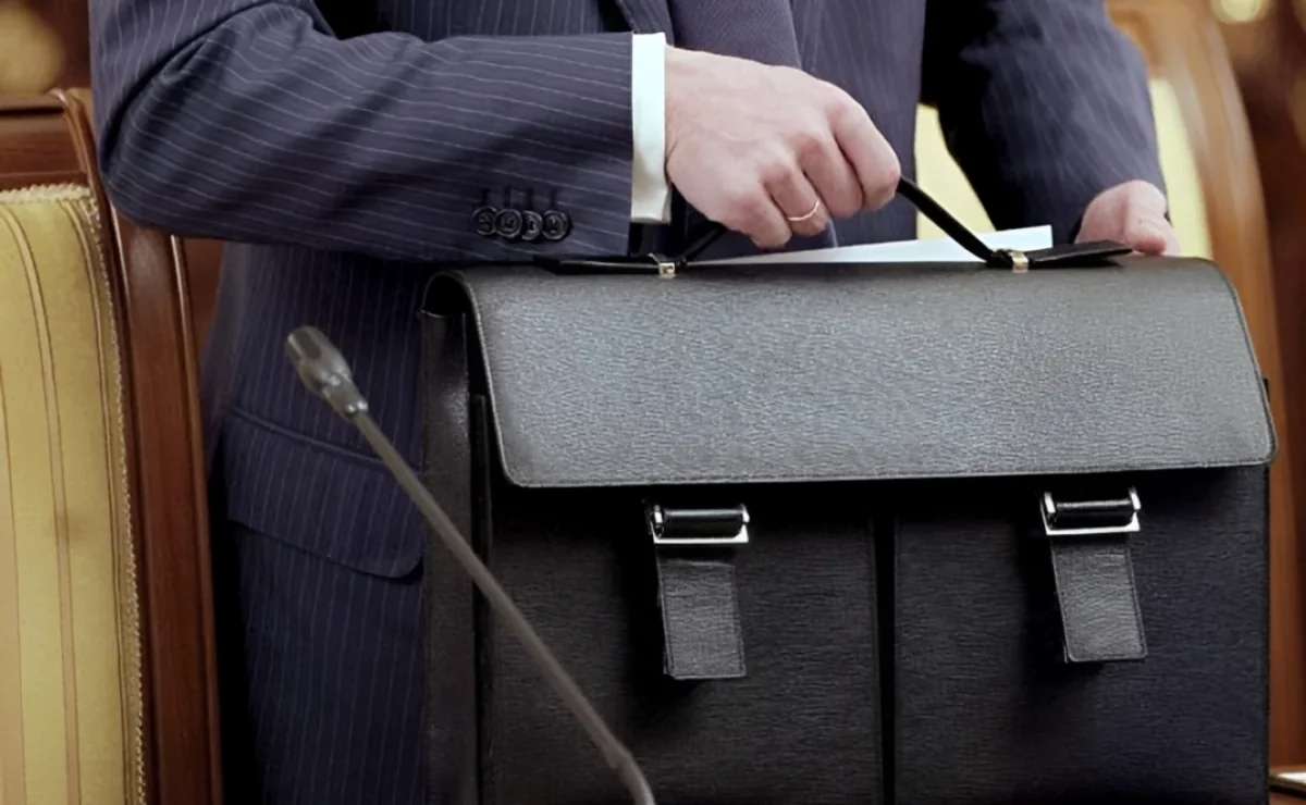 30 min manatdan çox borcu olan bələdiyyə sədrinin ölkədən çıxışına 