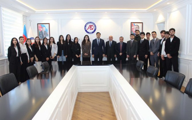 Universitetin rektoru Tələbə Gənclər Təşkilatının İdarə Heyətinin üzvləri ilə tanışlıq görüşü keçirdib