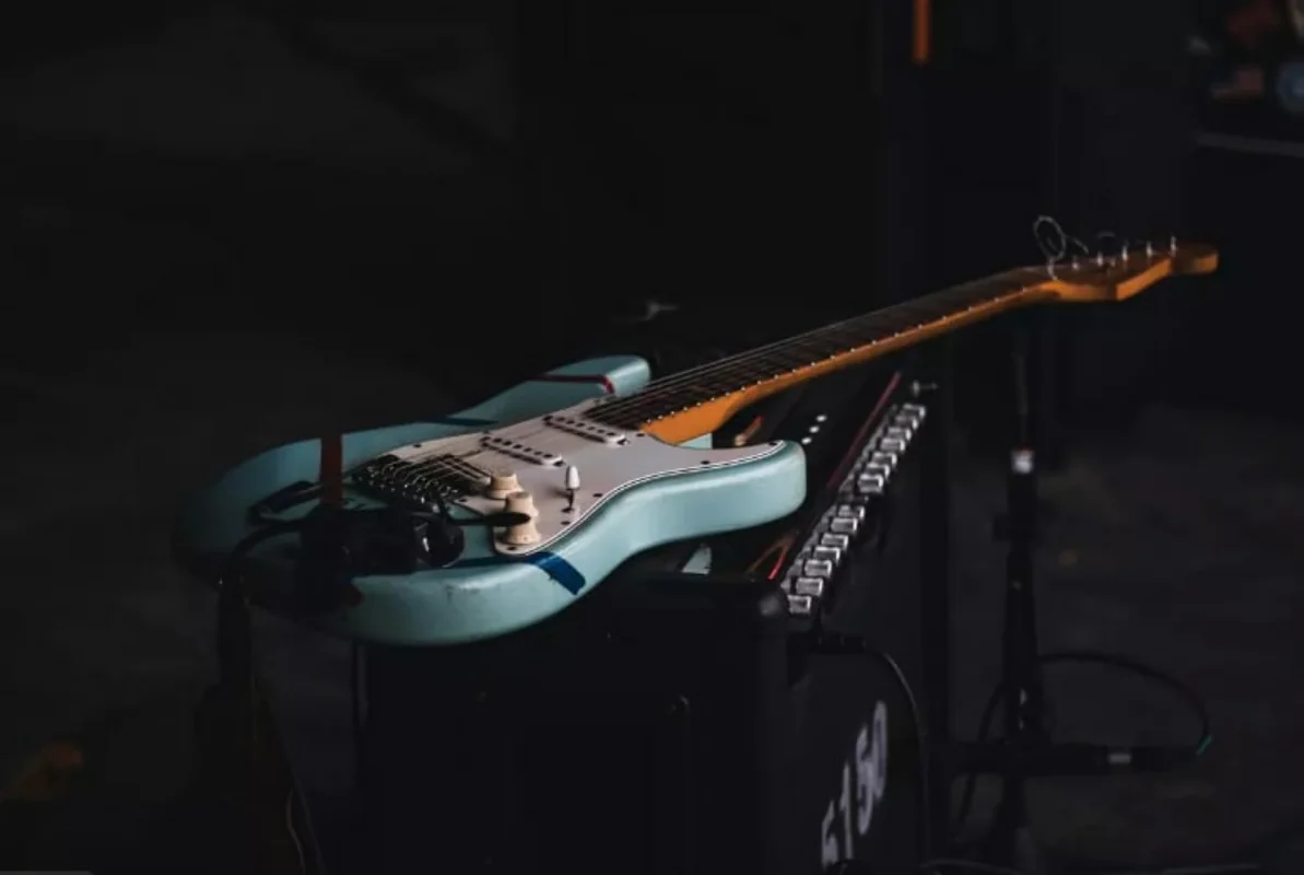 Moskvada faciə: Elektrik gitarası gənc oğlanın ölümünə səbəb oldu - FOTO