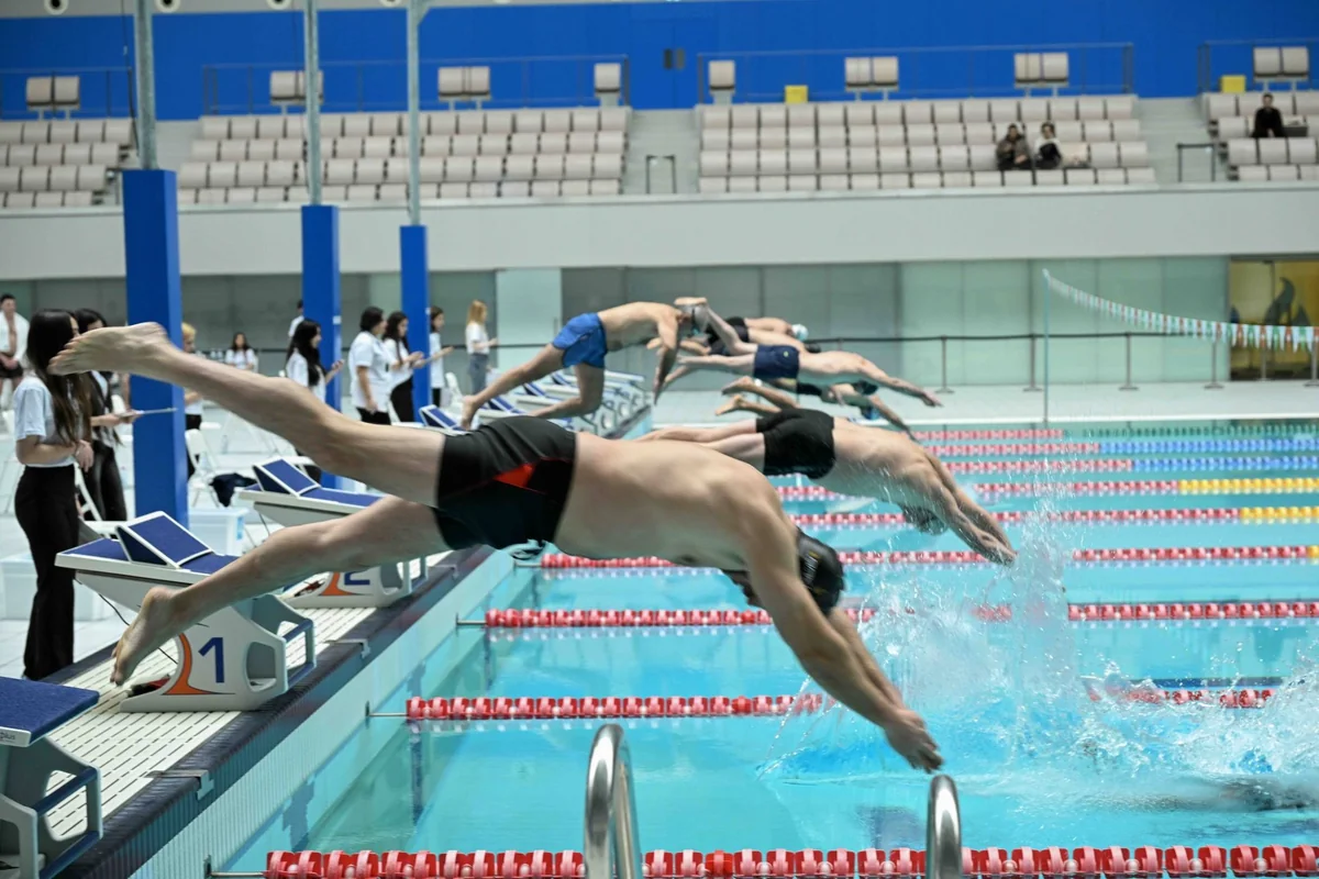 Dövlət qurumlarının əməkdaşları arasında üzgüçülük yarışı keçirilib