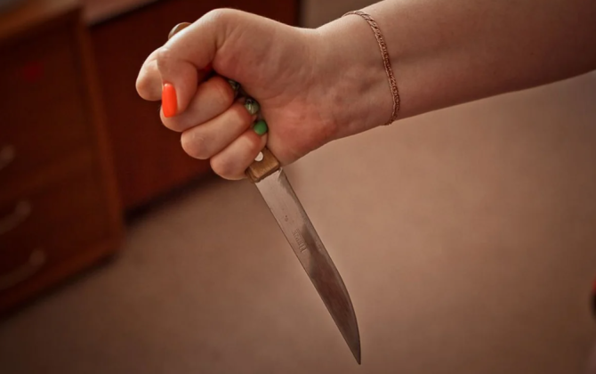 İtaliya A Seriyasının oyununa görə qadın ərini bıçaqlayıb