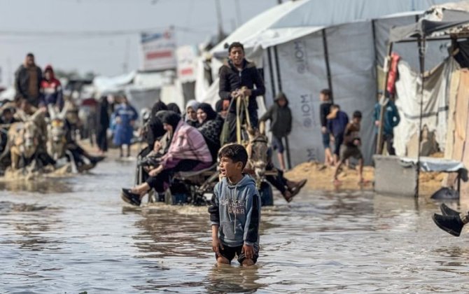Qəzzada Ramazan ayında oruclu insanların çadırlarını su basdı...- İsrail isə qətlləri davam etdirdi...-VİDEO