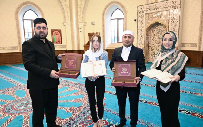 Leyla və Alena Əliyevalar Cümə məscidində - FOTOLAR