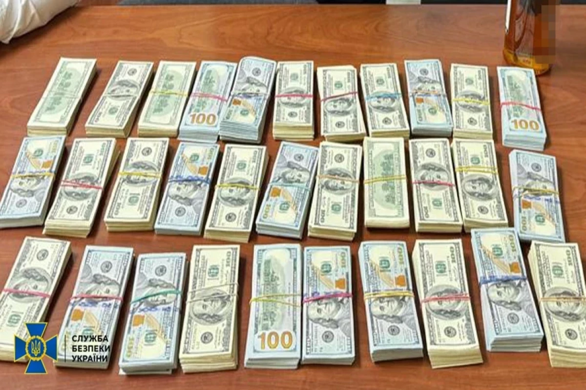 Ukraynada HHQ komandiri və Təhlükəsizlik Xidmətinin şöbə rəisi 320 min dollar rüşvət üstündə tutulub