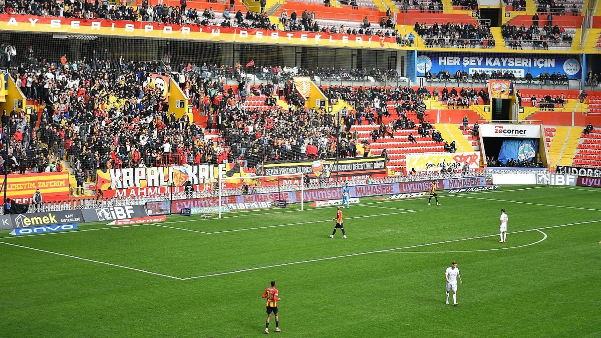 Türkiyə təmsilçisi norveçli mütəxəssisə tapşırıldı - FOTO