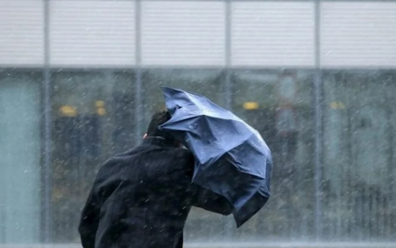 Yağıntılı və küləkli hava şəraiti müşahidə olunur - FAKTİKİ HAVA