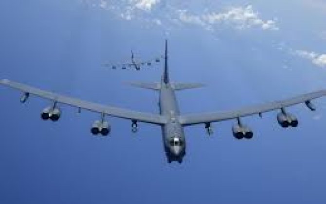 Бомбардировщик B-52 подняли над США-ВИДЕО