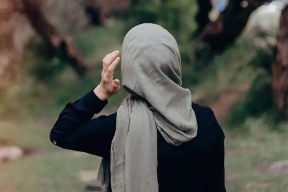 Azad seçim, yoxsa gizli məcburiyyət? - Baş örtüklərinin minillik sirri - VİDEO