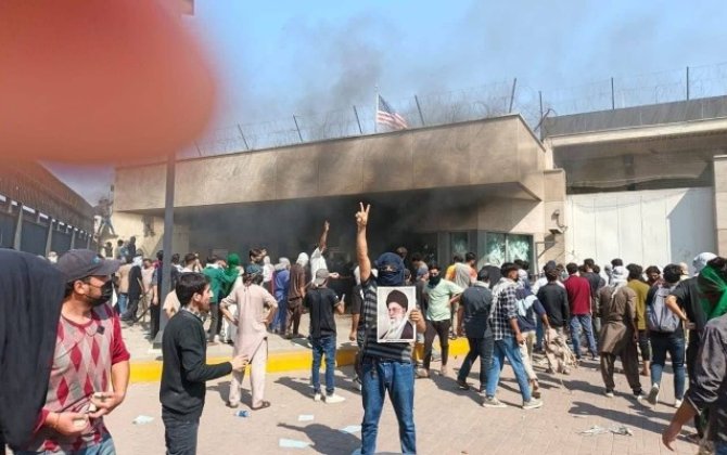 Pakistanda etirazçılar ABŞ konsulluğuna hücum edib - VİDEO