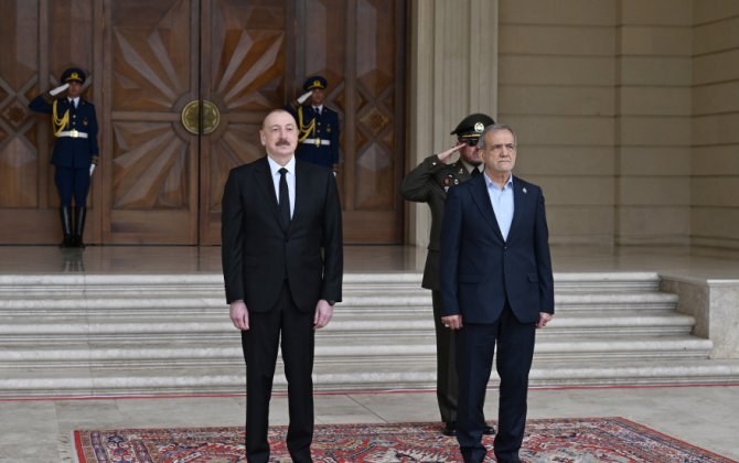 Ильхам Алиев выразил соболезнования Масуду Пезешкиану