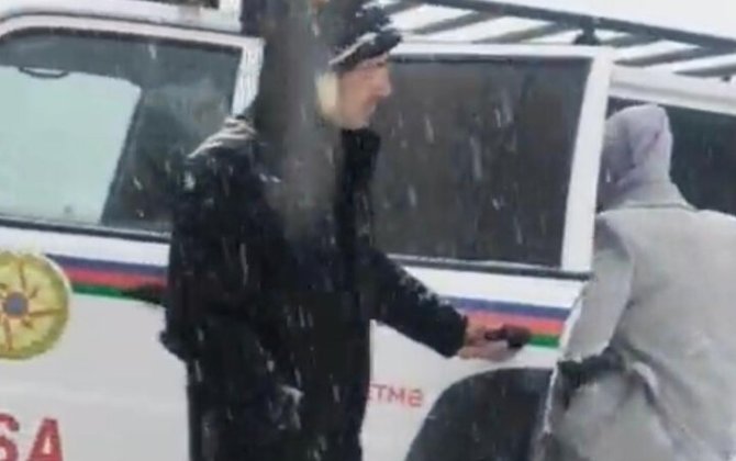 В Ходжалы оказана помощь гражданам, оказавшимся в беспомощном положении в автомобилях-ВИДЕО-ФОТО