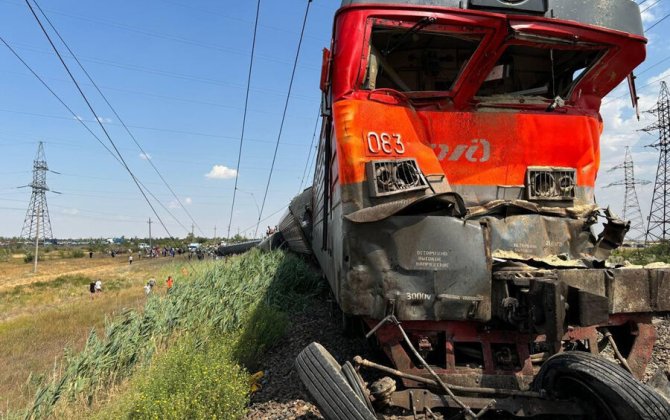 На трассе Баку-Губа поезд врезался в 