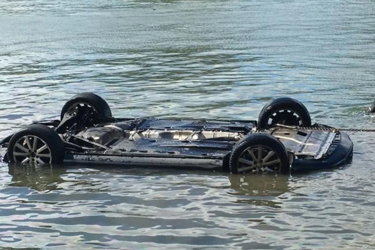 В Сиязанском районе водитель перенес инфаркт за рулем, автомобиль упал в водоканал