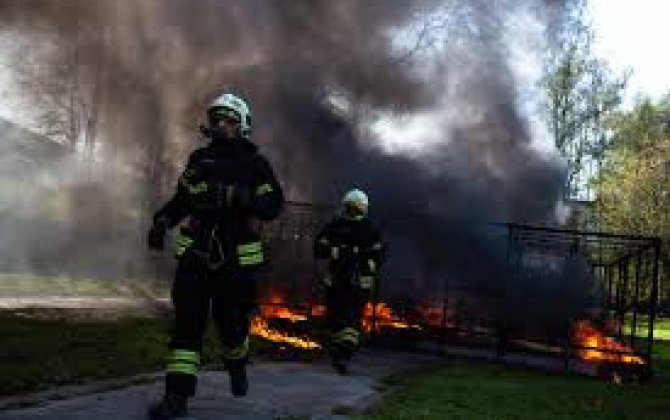 В Тбилиси произошел сильный пожар в здании банка-ВИДЕО