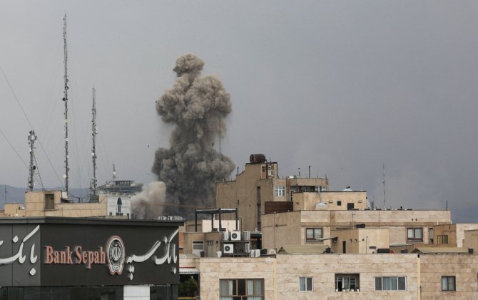 Здание гостелерадиокомпании Ирана подверглось авиаударам