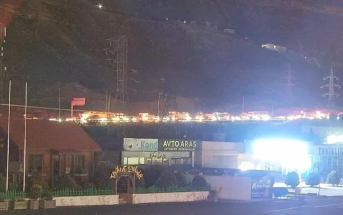 Bakı dairəvi yolda nəqliyyat vasitəsi yanıb, sıxlıq yaranıb